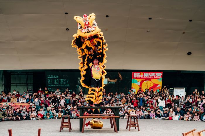 衛武營2026新春系列，金馬奔騰迎好年，雙廳院限定版探索、馬年主題市集，打造南臺灣最強走春聖地